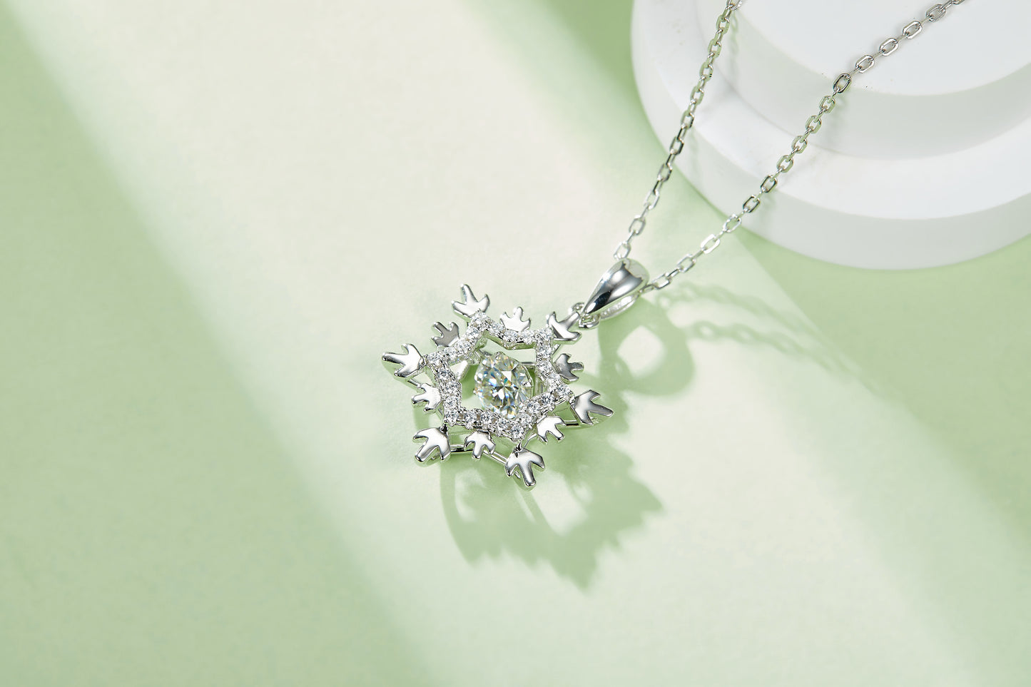 Snowflake-Shaped Moissanite Diamond Pendant Necklace