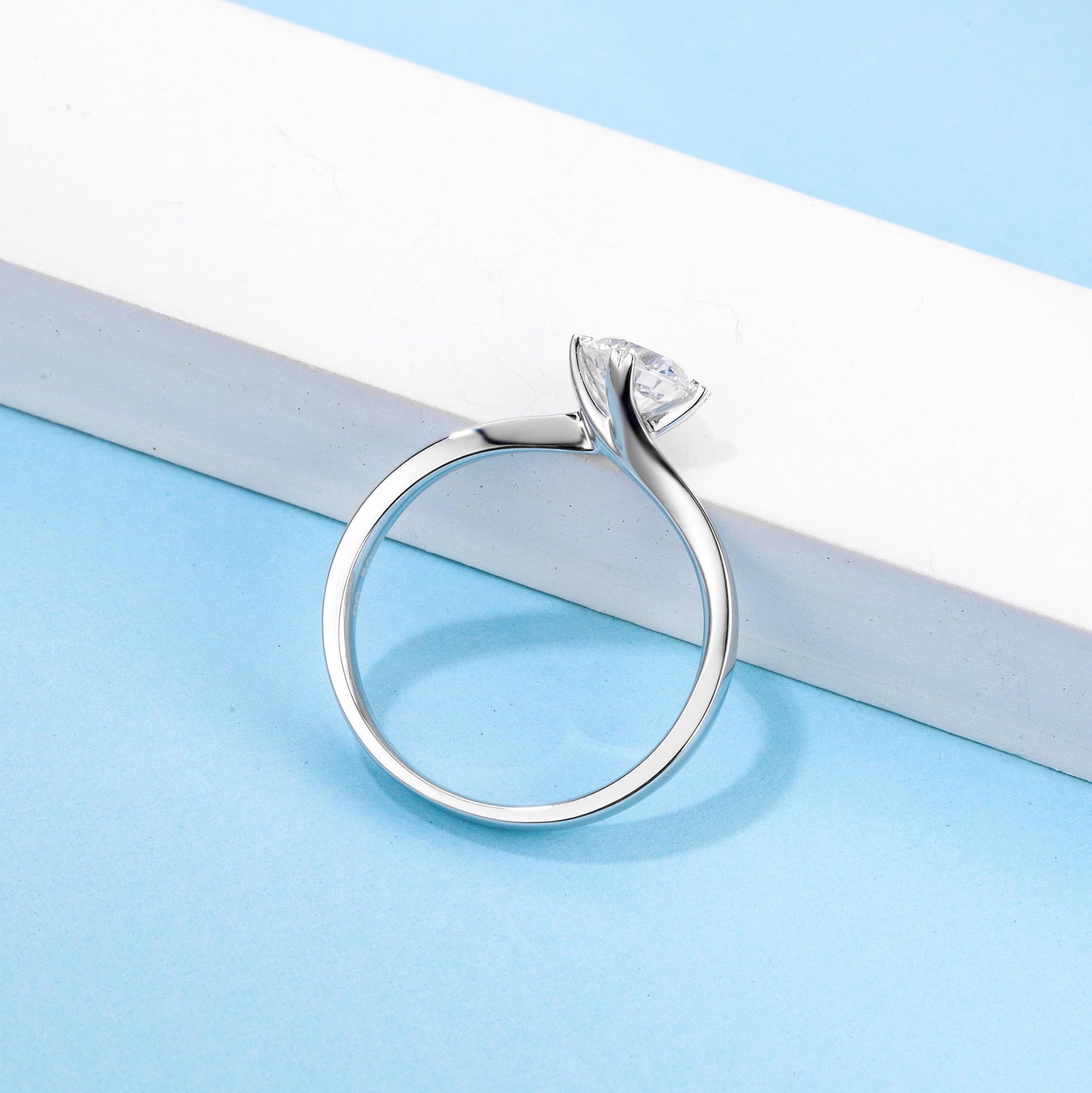 Twisted 4-Claw D VVS1 0.5CT Moissanite Sterling Silver Women's Ring